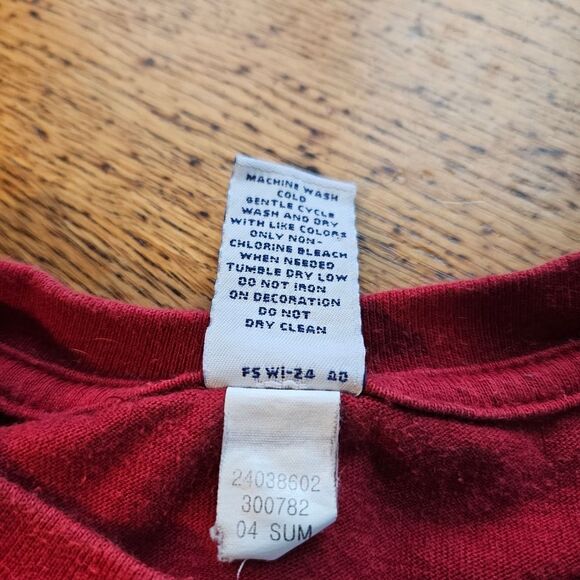 2004 GAP Men’s Red Y2K 2004 Graphic Tee XL | Vintage 2000s Casual Crew Tee - Picture 4 of 4